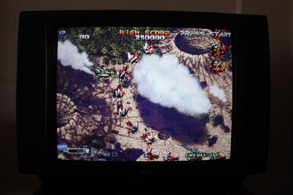 Televisor LG CF-28A56 funcionando con el core Neo-Geo en MiSTer con el juego Blazing Star