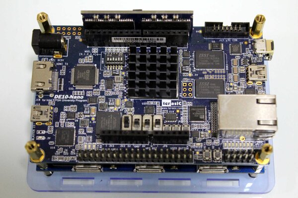 Orientación correcta del disipador y de la RAM en la Mister configurada para placa Digital IO Board